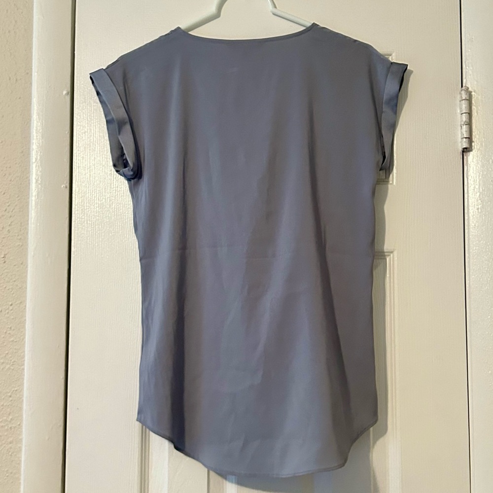 NWT Express zip up short sleeve blouse top gray blue, size XS - Picture 4 of 4